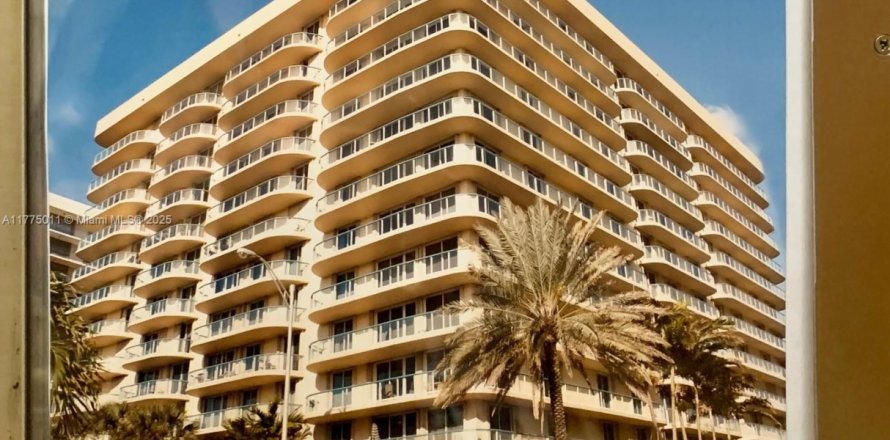 Condo in Surfside, Florida, 2 bedrooms  № 1699278