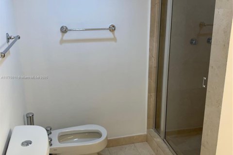 Condo in Surfside, Florida, 2 bedrooms  № 1699278 - photo 21
