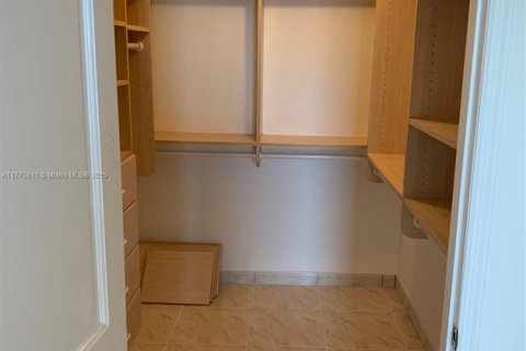 Condo in Surfside, Florida, 2 bedrooms  № 1699278 - photo 20