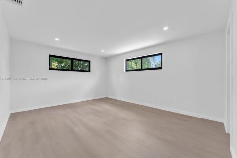 Casa en venta en Miami, Florida, 4 dormitorios, 141.4 m2 № 1799685 - foto 15