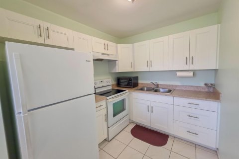 Купить кондоминиум в Уэст-Палм-Бич, Флорида 4 комнаты, 76.09м2, № 2084010 - фото 3