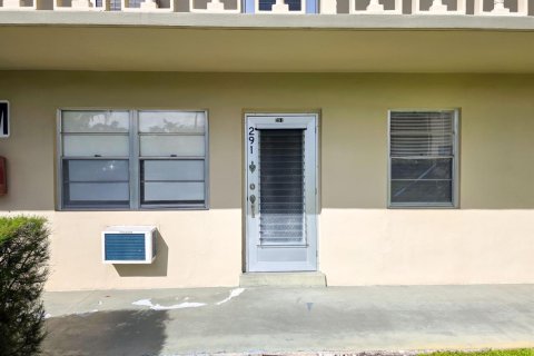 Купить кондоминиум в Уэст-Палм-Бич, Флорида 4 комнаты, 76.09м2, № 2084010 - фото 2