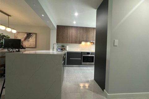 Touwnhouse à vendre à Miami, Floride: 2 chambres, 117.61 m2 № 1688940 - photo 23