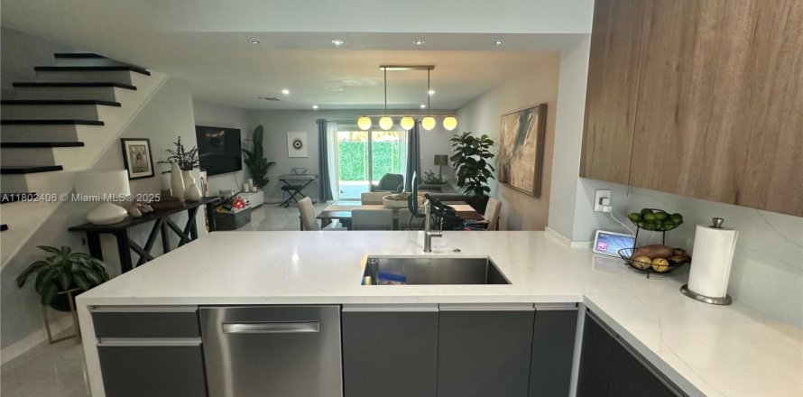 Touwnhouse à Miami, Floride 2 chambres, 117.61 m2 № 1688940