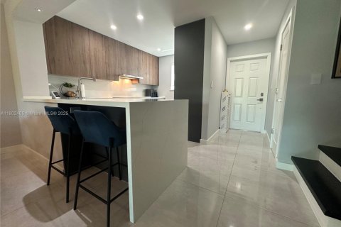 Touwnhouse à vendre à Miami, Floride: 2 chambres, 117.61 m2 № 1688940 - photo 20