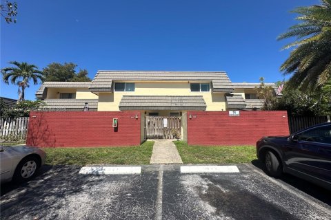 Touwnhouse à vendre à Miami, Floride: 2 chambres, 117.61 m2 № 1688940 - photo 3