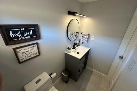 Touwnhouse à vendre à Miami, Floride: 2 chambres, 117.61 m2 № 1688940 - photo 14