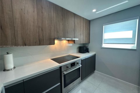 Touwnhouse à vendre à Miami, Floride: 2 chambres, 117.61 m2 № 1688940 - photo 25