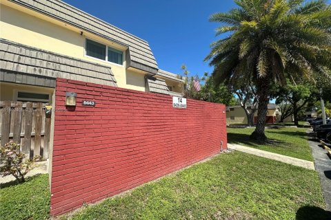Touwnhouse à vendre à Miami, Floride: 2 chambres, 117.61 m2 № 1688940 - photo 8