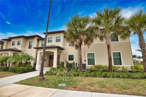 Touwnhouse à vendre à Port Charlotte, Floride: 2 chambres, 128.39 m2 № 2098450 - photo 4