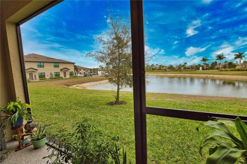 Touwnhouse à vendre à Port Charlotte, Floride: 2 chambres, 128.39 m2 № 2098450 - photo 3