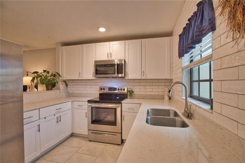 Touwnhouse à vendre à Port Charlotte, Floride: 2 chambres, 128.39 m2 № 2098450 - photo 12
