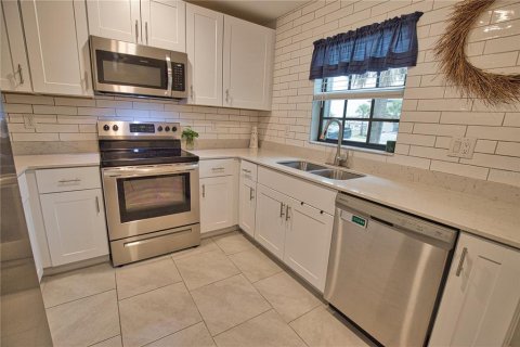 Touwnhouse à vendre à Port Charlotte, Floride: 2 chambres, 128.39 m2 № 2098450 - photo 14