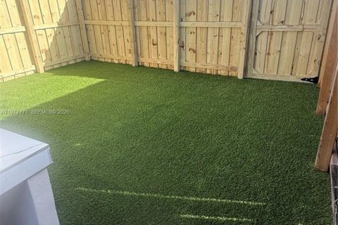 House in Pembroke Pines, Florida 4 bedrooms, 128.86 sq.m. № 2041601 - photo 22