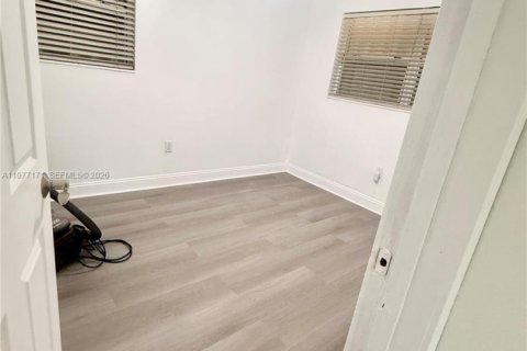 House in Pembroke Pines, Florida 4 bedrooms, 128.86 sq.m. № 2041601 - photo 15