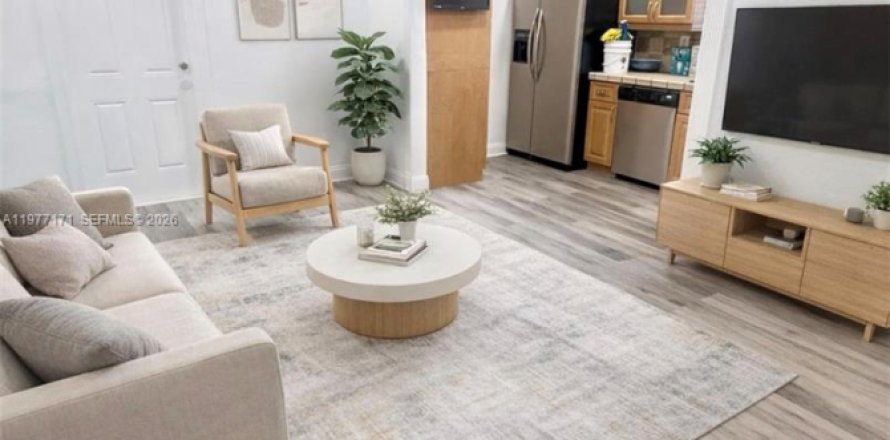 House in Pembroke Pines, Florida 4 bedrooms, 128.86 sq.m. № 2041601