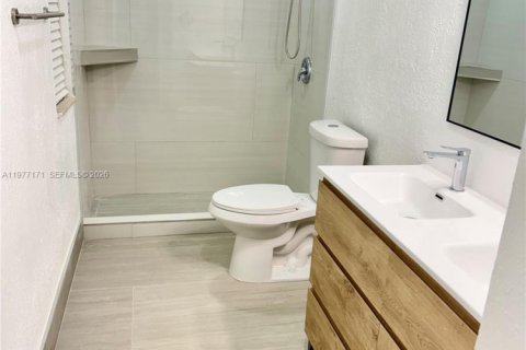 House in Pembroke Pines, Florida 4 bedrooms, 128.86 sq.m. № 2041601 - photo 14