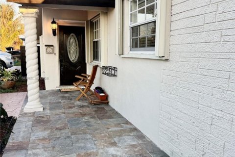 House in Pembroke Pines, Florida 4 bedrooms, 128.86 sq.m. № 2041601 - photo 3