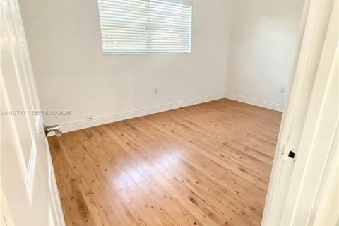 House in Pembroke Pines, Florida 4 bedrooms, 128.86 sq.m. № 2041601 - photo 16