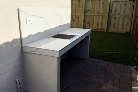 House in Pembroke Pines, Florida 4 bedrooms, 128.86 sq.m. № 2041601 - photo 21