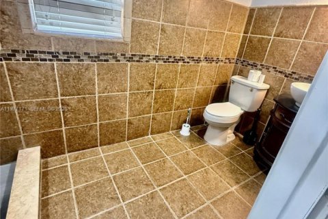 House in Pembroke Pines, Florida 4 bedrooms, 128.86 sq.m. № 2041601 - photo 23