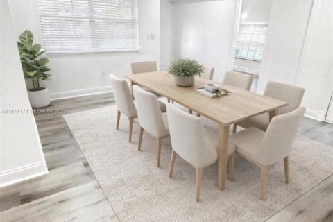 House in Pembroke Pines, Florida 4 bedrooms, 128.86 sq.m. № 2041601 - photo 5