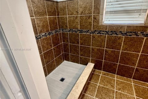 House in Pembroke Pines, Florida 4 bedrooms, 128.86 sq.m. № 2041601 - photo 25