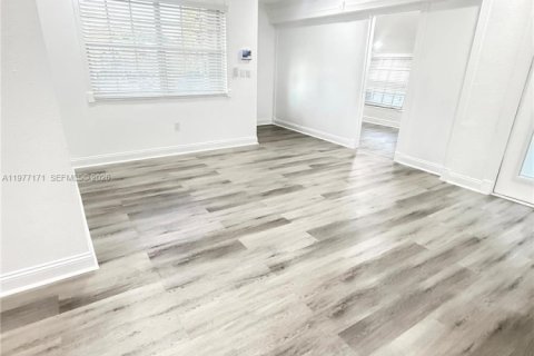 House in Pembroke Pines, Florida 4 bedrooms, 128.86 sq.m. № 2041601 - photo 6