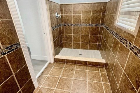 House in Pembroke Pines, Florida 4 bedrooms, 128.86 sq.m. № 2041601 - photo 24