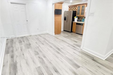 House in Pembroke Pines, Florida 4 bedrooms, 128.86 sq.m. № 2041601 - photo 4