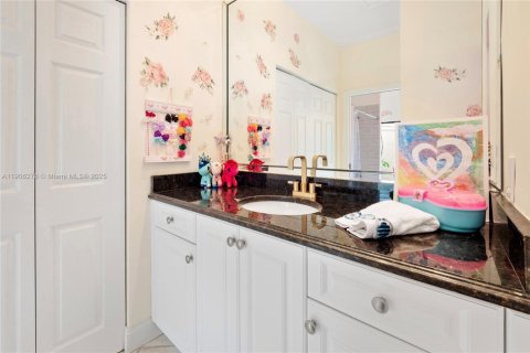 House in Manalapan, Florida 4 bedrooms, 484.21 sq.m. № 1974035 - photo 21