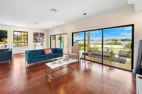 House in Manalapan, Florida 4 bedrooms, 484.21 sq.m. № 1974035 - photo 28