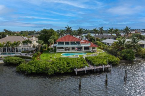 House in Manalapan, Florida 4 bedrooms, 484.21 sq.m. № 1974035 - photo 10