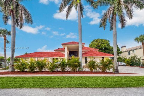 House in Manalapan, Florida 4 bedrooms, 484.21 sq.m. № 1974035 - photo 30