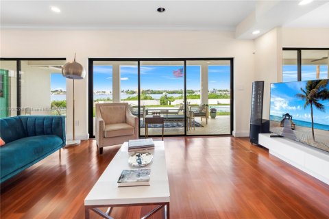 House in Manalapan, Florida 4 bedrooms, 484.21 sq.m. № 1974035 - photo 27