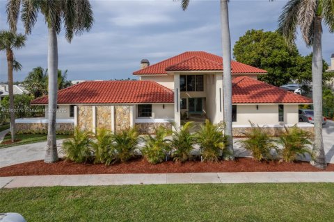 House in Manalapan, Florida 4 bedrooms, 484.21 sq.m. № 1974035 - photo 7