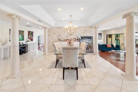 House in Manalapan, Florida 4 bedrooms, 484.21 sq.m. № 1974035 - photo 17