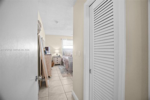 House in Tamarac, Florida 2 bedrooms, 146.69 sq.m. № 2033251 - photo 23