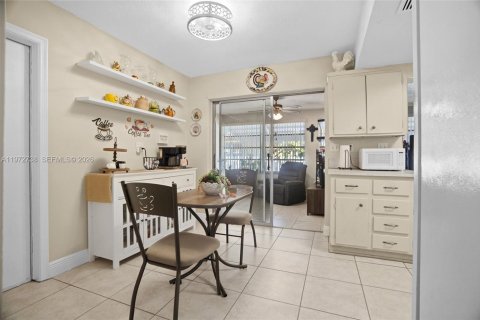 House in Tamarac, Florida 2 bedrooms, 146.69 sq.m. № 2033251 - photo 13