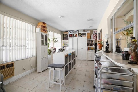 House in Tamarac, Florida 2 bedrooms, 146.69 sq.m. № 2033251 - photo 17