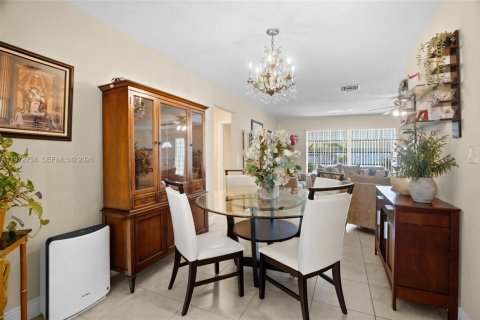 House in Tamarac, Florida 2 bedrooms, 146.69 sq.m. № 2033251 - photo 9