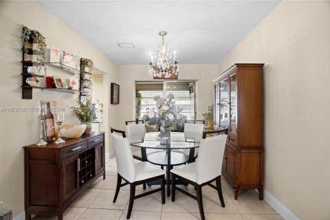 House in Tamarac, Florida 2 bedrooms, 146.69 sq.m. № 2033251 - photo 8