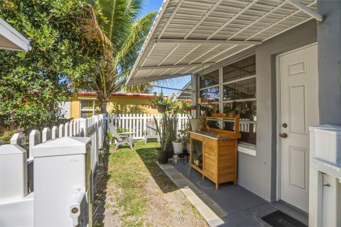 House in Tamarac, Florida 2 bedrooms, 146.69 sq.m. № 2033251 - photo 30