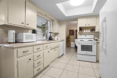 House in Tamarac, Florida 2 bedrooms, 146.69 sq.m. № 2033251 - photo 15