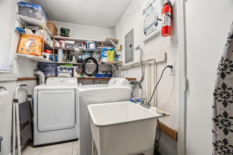 House in Tamarac, Florida 2 bedrooms, 146.69 sq.m. № 2033251 - photo 19