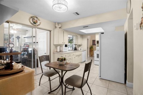 House in Tamarac, Florida 2 bedrooms, 146.69 sq.m. № 2033251 - photo 12