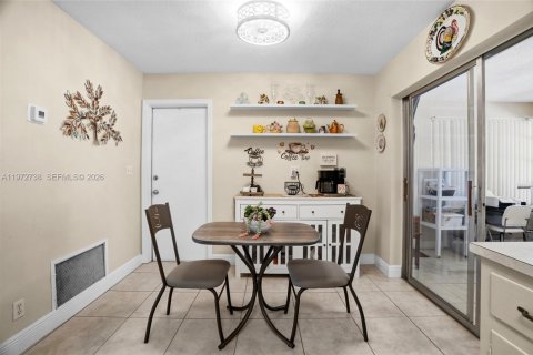 House in Tamarac, Florida 2 bedrooms, 146.69 sq.m. № 2033251 - photo 14