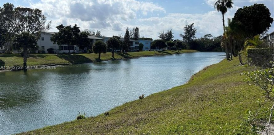 Condominio en West Palm Beach, Florida, 1 dormitorio  № 2152771