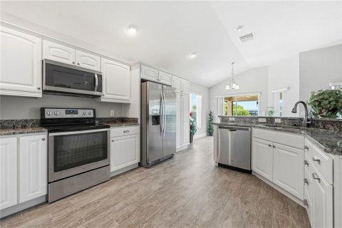 Casa en venta en The Villages, Florida, 3 dormitorios, 195.37 m2 № 2221272 - foto 18