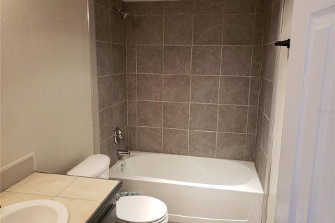Townhouse in Casselberry, Florida 4 bedrooms, 168.52 sq.m. № 2155920 - photo 20